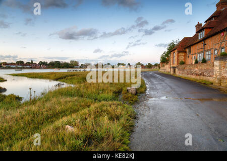 La fin de soirée à Bosham près de Chichester sur la côte du Sussex Banque D'Images