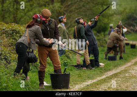 Le tir au pigeon d'argile en zone rurale Banque D'Images