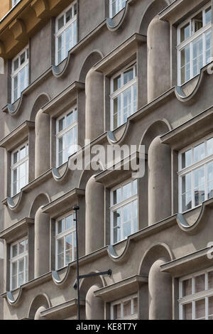 Prague. République tchèque. Coopérative des enseignants immeuble à appartements. Rondo-l'architecture cubiste, conçu par l'architecte tchèque Otakar Novotný, 1923-1924. Banque D'Images