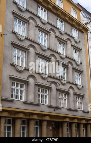 Prague. République tchèque. Coopérative des enseignants immeuble à appartements. Rondo-l'architecture cubiste, conçu par l'architecte tchèque Otakar Novotný, 1923-1924. Banque D'Images