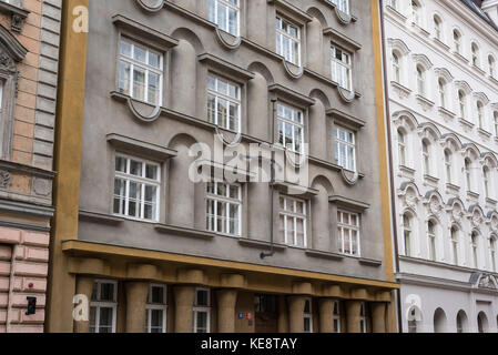 Prague. République tchèque. Coopérative des enseignants immeuble à appartements. Rondo-l'architecture cubiste, conçu par l'architecte tchèque Otakar Novotný, 1923-1924. Banque D'Images