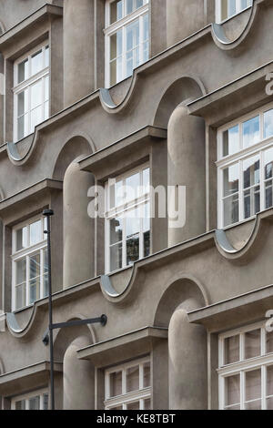 Prague. République tchèque. Coopérative des enseignants immeuble à appartements. Rondo-l'architecture cubiste, conçu par l'architecte tchèque Otakar Novotný, 1923-1924. Banque D'Images