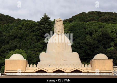 Le monument national de guerre ryōzen kannon temple de Kyoto. la statue est de 24 m de hauteur. c'est un monument commémorant les morts de la guerre de la guerre du Pacifique situé dans l'est de kyot Banque D'Images