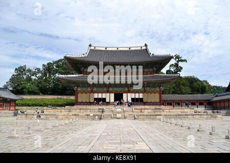 Les touristes visitant l'est de Séoul (palais) changdeokgung, classé au patrimoine mondial de l'. pic a été prise en août 2017 Banque D'Images