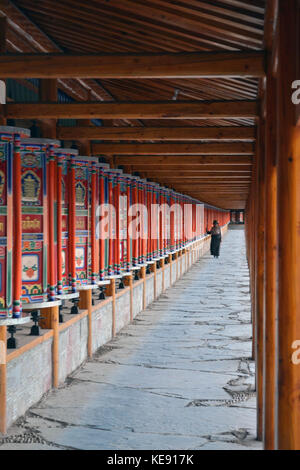 La vie autour de l'Amdo labrang xiahe, Tibet, Chine. Les pèlerins sont partout, circumabulating le monastère. pic a été prise en septembre 2017. Banque D'Images