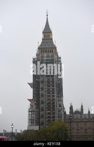 Big Ben couverts d'échafaudages aujourd'hui Photo Jeremy Selwyn Crédit : Evening Standard Banque D'Images