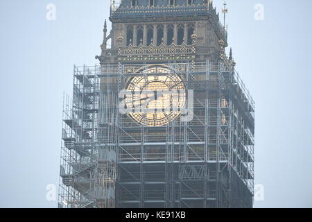 Big Ben couverts d'échafaudages aujourd'hui Photo Jeremy Selwyn Crédit : Evening Standard Banque D'Images