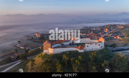 Vue aérienne de la forteresse feldioara. Transylvanie, Roumanie Banque D'Images