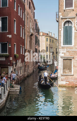 Gondola Point sur le raccordement avec rio canonica palazzo Banque D'Images