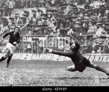 Super Coupe de l'UEFA 1973 (Milan, 1974, première partie) l'AC Milan v Ajax Amsterdam Luciano Chiarugi & Alcatel : Heinz Banque D'Images