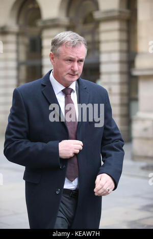 Michael O'Neill, directeur du football d'Irlande du Nord, quitte le shérif court d'Édimbourg où il a plaidé coupable de conduite à boire. Banque D'Images