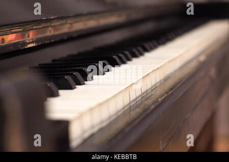 Close-up of piano keys. fermer la vue frontale. Banque D'Images