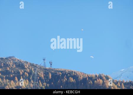 Parachute sur l'aiguille du midi, Chamonix, France Banque D'Images