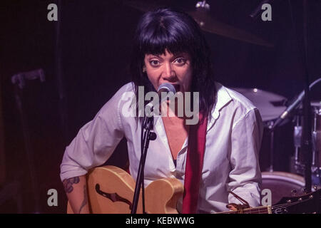 Liverpool, Merseyside, Royaume-Uni. 18 octobre 2017. Hurray for the Riff Raff se produit au Liverpool Arts Club crédit : Andy von Pip/ZUMA Wire/Alamy Live News Banque D'Images