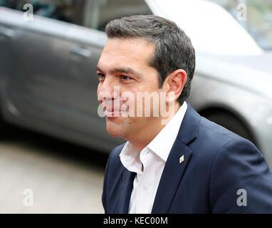 Bruxelles, Belgique. 19 octobre 2017. Le premier ministre grec Alexis Tsipras arrive le premier jour du sommet de l'UE de deux jours à Bruxelles, Belgique, le 19 octobre 2017. Crédit : Ye Pingfan/Xinhua/Alamy Live News Banque D'Images