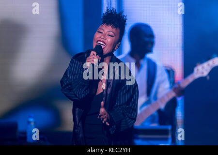 Brighton, Royaume-Uni. 19 octobre 2017. Emeli Sandé, se exécutant au Brighton Centre, Angleterre. Crédit : Jason Richardson/Alay Live News Banque D'Images