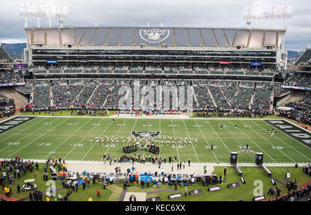 Oakland, Californie, USA. 19 Oct, 2017. 1967 Oakland Raiders célébration avant la NFL football match entre Kansas City Chiefs et l'Oakland Raiders chez O.co Coliseum Stadium Oakland Californie Thurman James/CSM Crédit : Cal Sport Media/Alamy Live News Banque D'Images