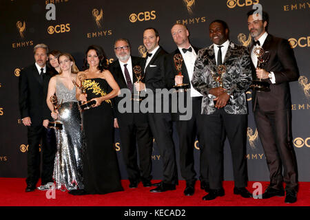 69e Primetime Emmy Awards - salle de presse à la JW Marriott Gold Ballroom le 17 septembre 2017 à Los Angeles, CA avec : Gary Cole, Clea Duvall, Anna Chlumsky, Julia Louis-Dreyfus, Kevin Dunn, Tony Hale, Matt Walsh, Sam Richardson, Reid Scott où : Los Angeles, Californie, États-Unis quand : 18 sept 2017 crédit: Nicky Nelson/WENN.com Banque D'Images