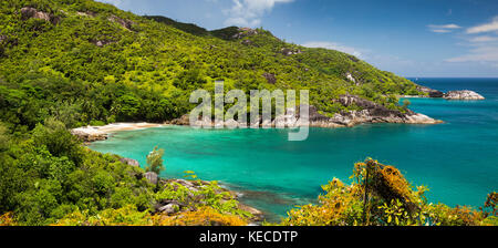 Les Seychelles, Mahe, Bel Ombre, Anse Jasmin Estate, Anse Grand Beach et plage, vue panoramique Banque D'Images