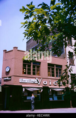 Le village voice, Sheridan Square, New York City, New York, USA, juillet 1961 Banque D'Images