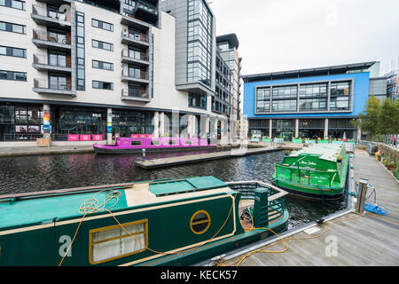 Aménagement de propriétés de Fountainbridge côté canal à Édimbourg, en Écosse, au Royaume-Uni. Banque D'Images