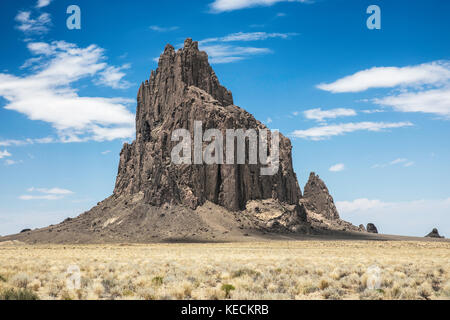 Shiprock est un exemple classique d'une prise volcanique, Nouveau-Mexique, USA Banque D'Images