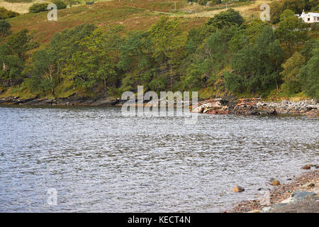 Désintégration continue de bateau de pêche dayspring, sur la rive du loch diabaig. à des diabaig. Ross et Cromarty, côte ouest, Ecosse Banque D'Images