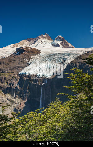 Massif du Monte Tronador, glacier de Castano Overa, cascades, du sentier à Refugio Otto Meiling, Andes, Parc national de Nahuel Huapi, Patagonie, Argentine Banque D'Images