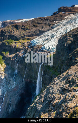 Glacier Overa Castano, cascades, massif du Mont Tronador, de trail à Refuge Otto Meiling, Parc National Nahuel Huapi, Patagonie, Argentine Banque D'Images