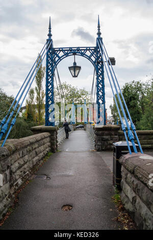 Mill Bridge dans Mill Gardens à Leamington Spa, Angleterre, Royaume-Uni Banque D'Images