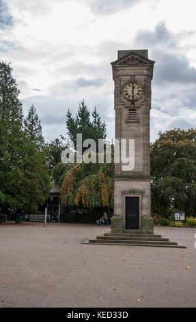 La tour de l'horloge de Jephson Gardens à Leamington Spa, Angleterre, Royaume-Uni Banque D'Images