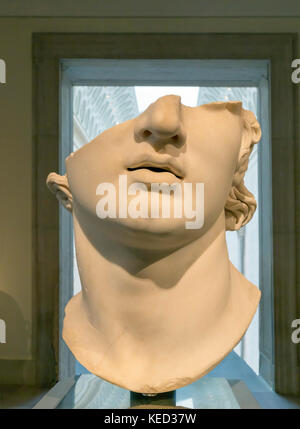 Colossal Marble Head of Youth, 2nd Century BC, Metropolitan Museum of Art, Manhattan, New York City, États-Unis, Amérique du Nord Banque D'Images