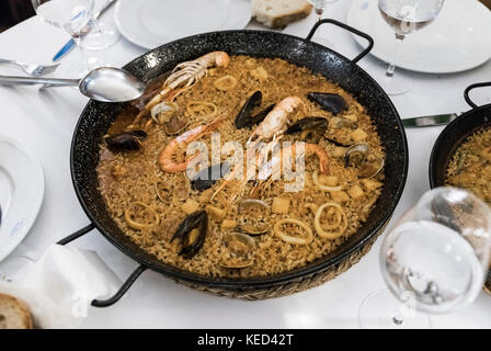 Paella aux fruits de mer, Barcelone, Espagne. Banque D'Images