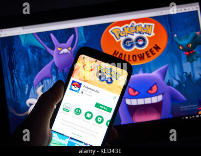 Montréal, Canada - 20 octobre 2017 : pokemon rendez app android sur samsung s8 sur pokemon rendez-vous page d'accueil l'introduction de nouvelles créatures pour l'halloween. Banque D'Images
