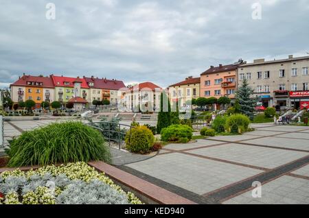 TRZEBINIA, POLOGNE - 19 AOÛT 2017 : bâtiments colorés sur le marché de Trzebinia, Pologne. Banque D'Images