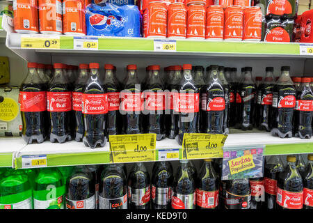 Lisbonne Portugal,Supermercado Minipunco,Rua Alexandre Herculano,supermarché,épicerie,étagères,soda,Coca Cola,Coca,Coca,bouteille de boissons gazeuses,ca Banque D'Images