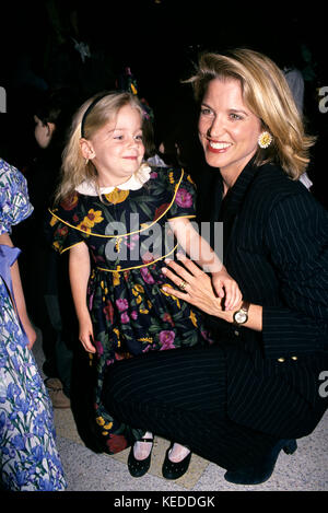 Paula Zahn avec son mari et sa fille Hayley en 1991 RTTalesnick / MediaPunch Banque D'Images
