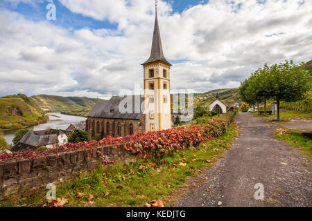 Couleur de l'automne Paysage de la Moselle dans le village Bremm Allemagne Banque D'Images