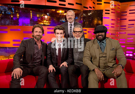 Présentateur Graham Norton avec (assis de gauche à droite) Gerard Butler, Jack Whitehall, Jeff Goldblum et Gregory porter pendant le Graham Norton Show aux London Studios, qui sera diffusé sur BBC One vendredi. Banque D'Images