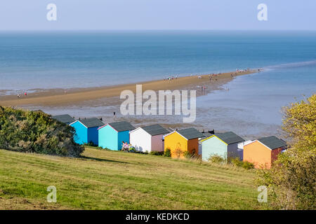 Whitstable, uk - oct 15 2017. un jour inhabituellement chaud en octobre et tourits et habitants profitez de l'appelé localement "whitstable street" sur une pointe de terre Banque D'Images