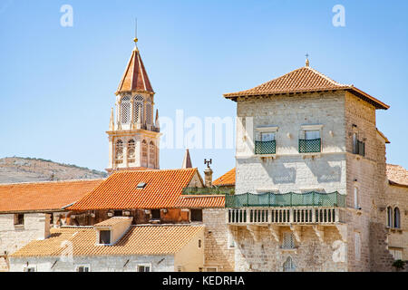 Photo panoramique du littoral dalmate, mer adriatique près de Trogir, Croatie sur summertime Banque D'Images