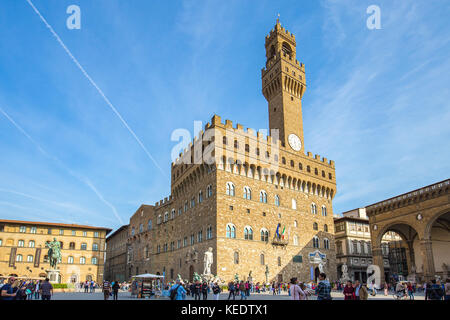 Florence, Italie - 10 Avril 2015 : La Piazza della Signoria en face du Palazzo Vecchio à Florence, Italie. Banque D'Images