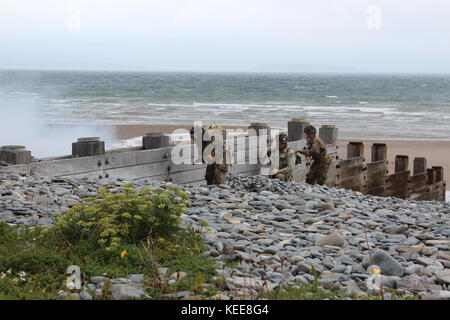 A WW11 de reconstitution sur Penmaenmawr beach Banque D'Images