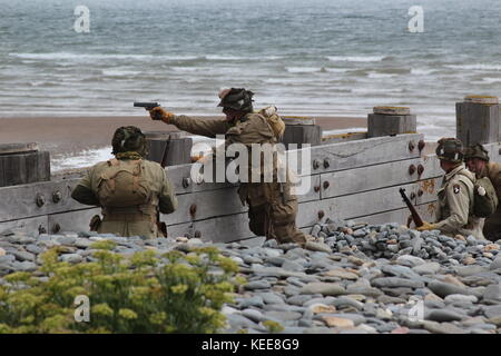 A WW11 de reconstitution sur Penmaenmawr beach Banque D'Images