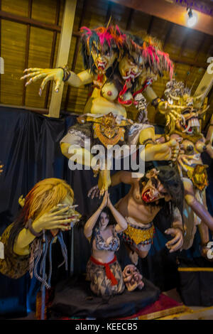 Bali, Indonésie - mars 08, 2017 : Fait main, structure impressionnante ogoh ogoh-ngrupuk statue construit pour la parade, qui a lieu le même jour nyepi de à Bali, en Indonésie. un hindou maison de vacances marqué par une journée de silence Banque D'Images