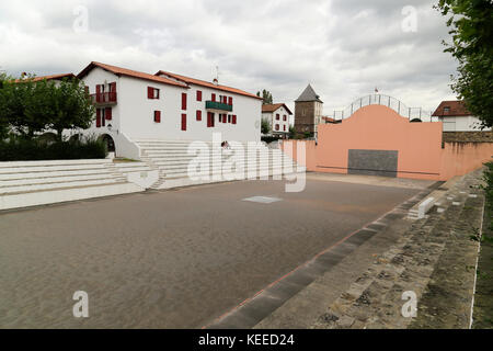 En plein air Fronton - pelota Cesta Punta court - à Sarre dans le pays Basque Banque D'Images