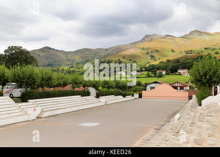 En plein air Fronton - pelota Cesta Punta court - à Sarre dans le pays Basque Banque D'Images