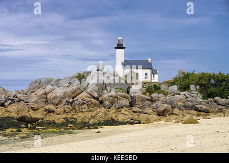 Pontusval phare sur la plage de kerlouan dans le Finistère en Bretagne sud, france Banque D'Images