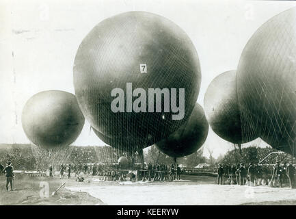 Début de la Gordon Bennett International Balloon Race à St Louis en 1907, sous les auspices de l'Aero Club de Saint Louis, qui va gérer les courses de la semaine du centenaire de l'air. Banque D'Images