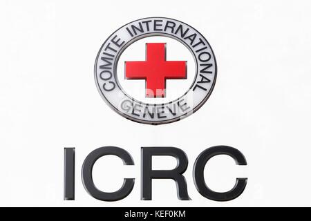 Genève, Suisse - 1 octobre 2017 : le CICR logo sur un panneau. le Comité international de la Croix-Rouge est une institution humanitaire Banque D'Images